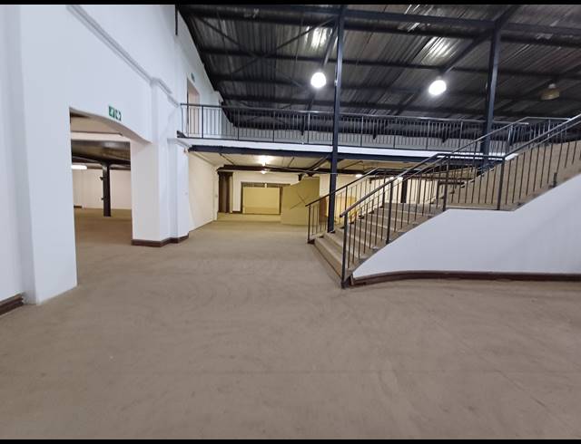 4,583M² SHOWROOM TO LET IN KYA SANDS